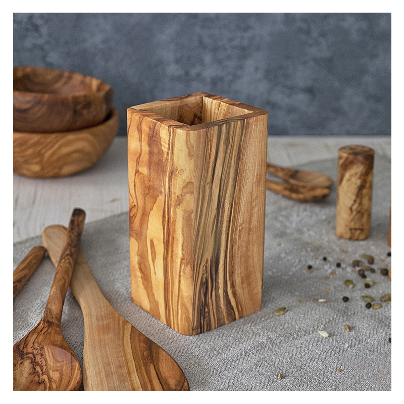 KITCHEN STORAGE - 082